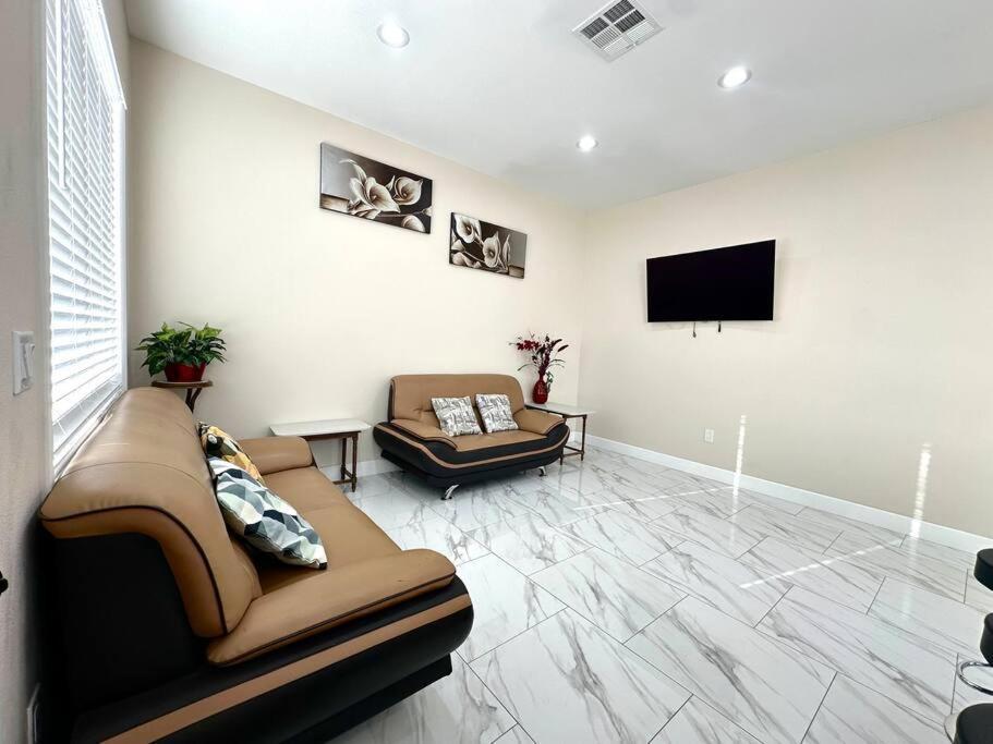 New Renovated House In Little Saigon Villa Midway City Eksteriør bilde