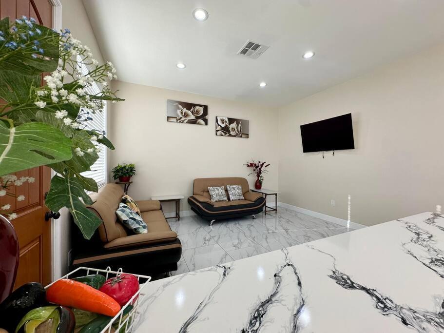 New Renovated House In Little Saigon Villa Midway City Eksteriør bilde