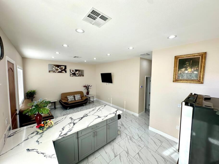 New Renovated House In Little Saigon Villa Midway City Eksteriør bilde